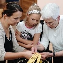 pokaż obrazek - Warsztaty międzypokoleniowe - makramowe kwietniki