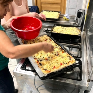 pokaż obrazek - Dzień pizzy! Przepyszna pizza domowa.