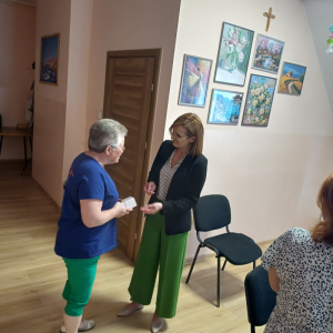 pokaż obrazek - Kolejne „opaski bezpieczeństwa” wręczone Seniorom