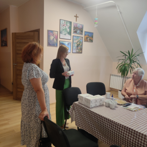 pokaż obrazek - Kolejne „opaski bezpieczeństwa” wręczone Seniorom